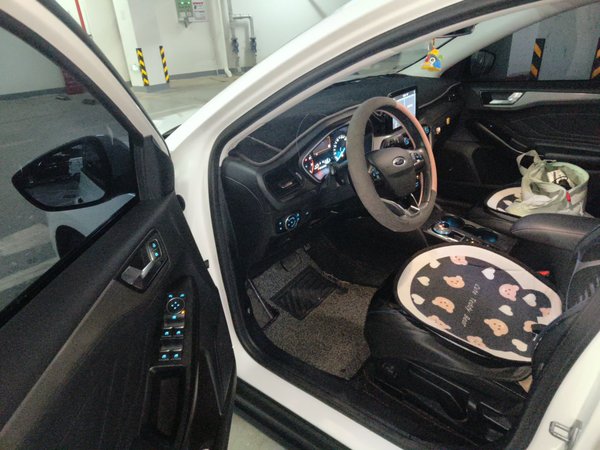Ford Focus 2019, 97100 км, за 7946 USD - фото 13