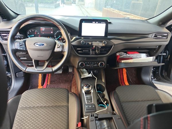 Ford Focus 2020, 60600 км, за 8890 USD - фото 6