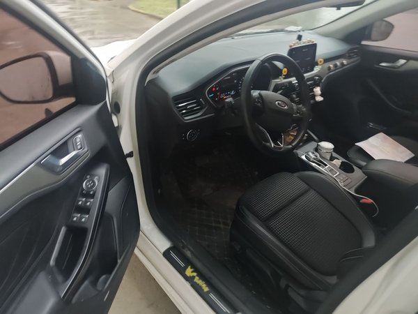 Ford Focus 2020, 31600 км, за 9445 USD - фото 13