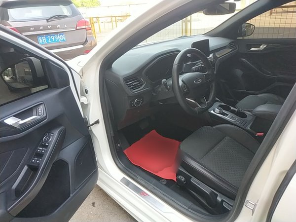 Ford Focus 2020, 54900 км, за 9761 USD - фото 16