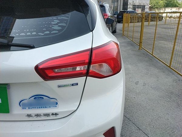 Ford Focus 2020, 54900 км, за 9761 USD