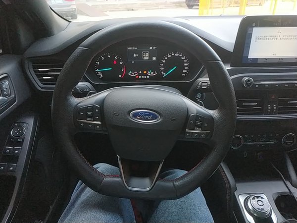 Ford Focus 2020, 54900 км, за 9761 USD - фото 11