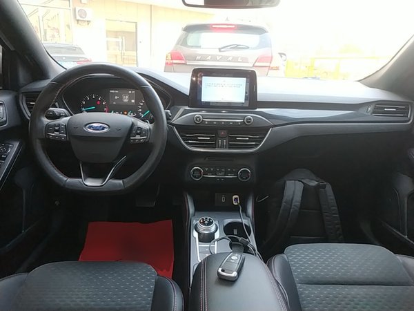 Ford Focus 2020, 54900 км, за 9761 USD - фото 10