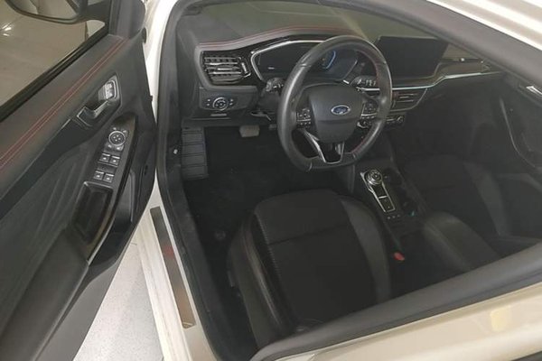 Ford Focus 2021, 77800 км, за 11510 USD - фото 19