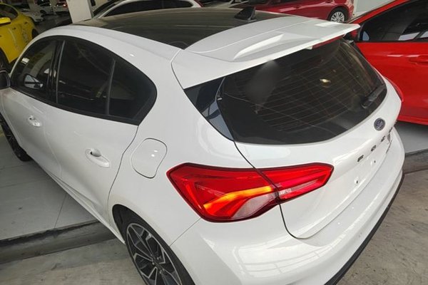 Ford Focus 2021, 77800 км, за 11510 USD