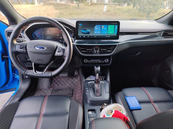 Ford Focus 2022, 14100 км, за 12946 USD - фото 10