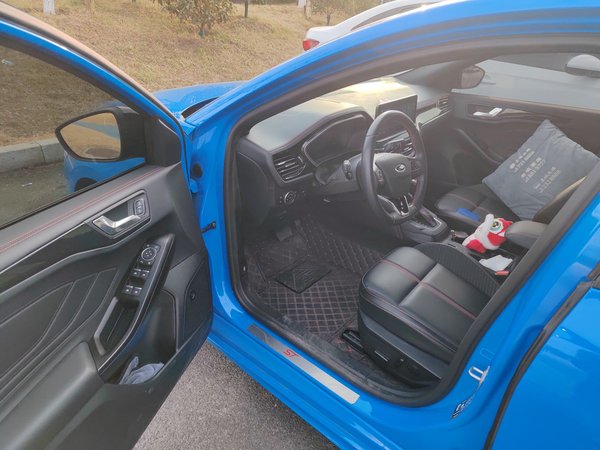 Ford Focus 2022, 14100 км, за 12946 USD - фото 17