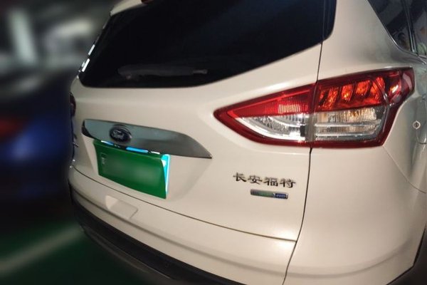 Ford Kuga 2013, 97000 км, за 4546 USD