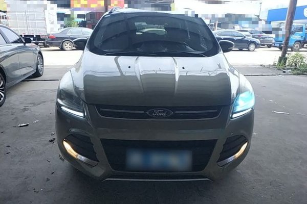 Ford Kuga 2015, 100500 км, за 5256 USD