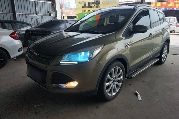 Ford Kuga · 2015 год