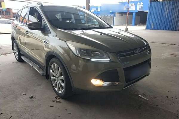 Ford Kuga 2015, 100500 км, за 5256 USD