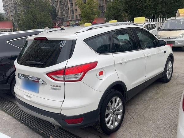 Ford Kuga 2015, 124500 км, за 5887 USD