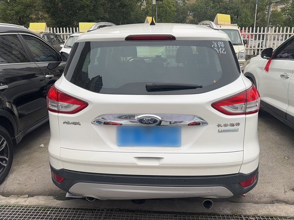 Ford Kuga 2015, 124500 км, за 5887 USD