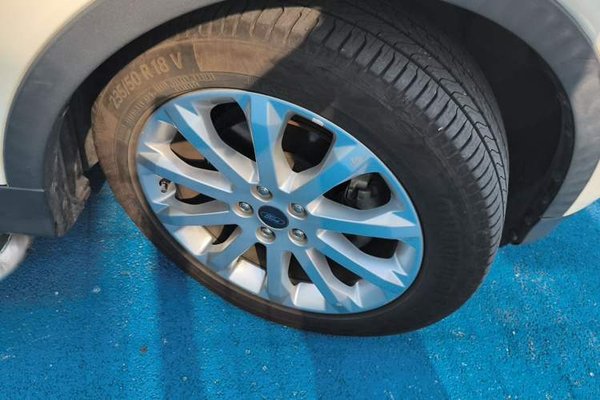 Ford Kuga 2015, 172200 км, за 5453 USD