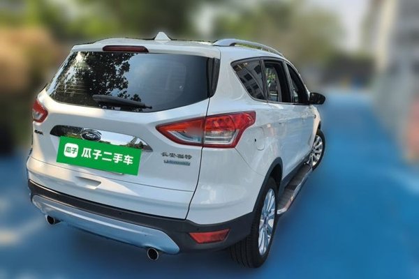 Ford Kuga 2015, 172200 км, за 5453 USD