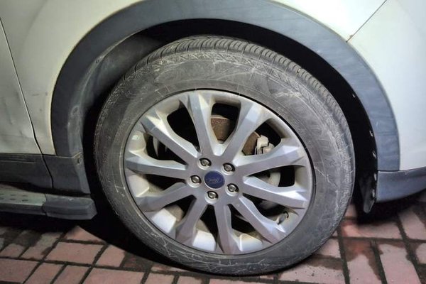 Ford Kuga 2015, 70700 км, за 5860 USD