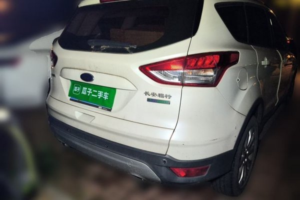 Ford Kuga 2015, 70700 км, за 5860 USD