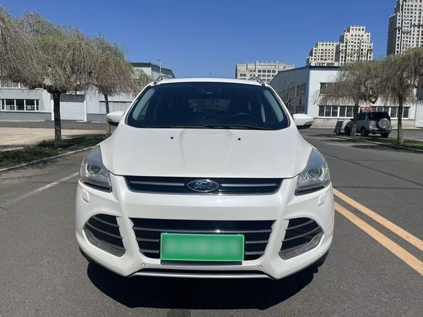 Ford Kuga 2015, 135000 км, за 5940 USD
