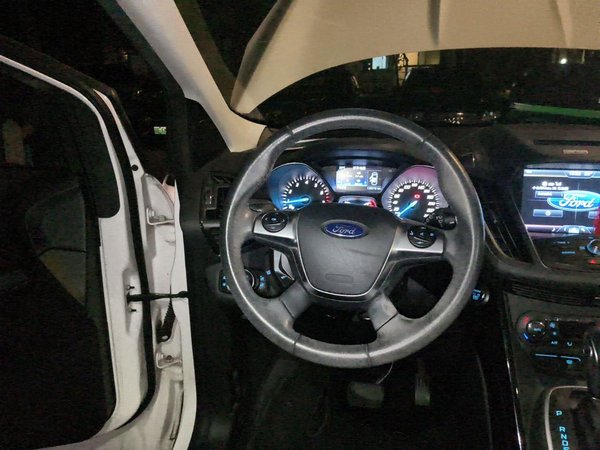 Ford Kuga 2015, 135000 км, за 4834 USD