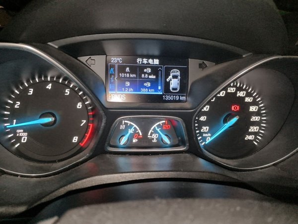 Ford Kuga 2015, 135000 км, за 4834 USD