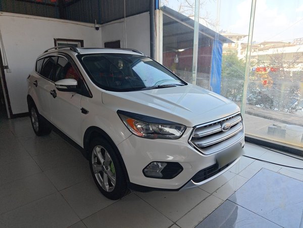 Ford Kuga 2017 EcoBoost 180 Two-Wheel-Drive Platinum Edition