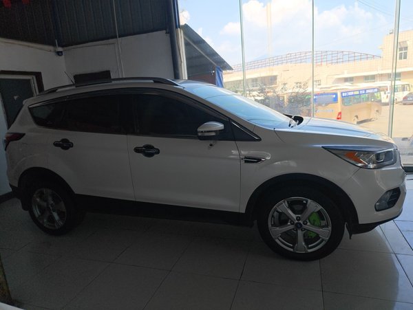 Ford Kuga 2017 EcoBoost 180 Two-Wheel-Drive Platinum Edition, 2017 года