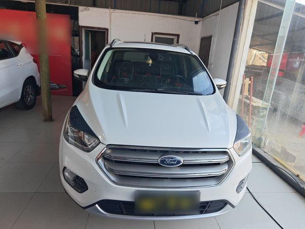 Ford Kuga 2017 EcoBoost 180 Two-Wheel-Drive Platinum Edition, 2017 года