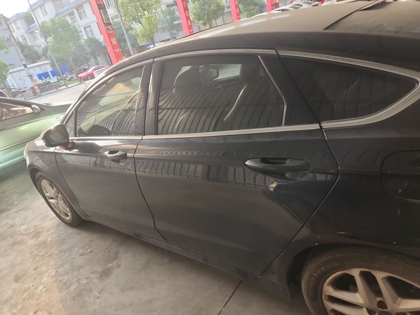 Ford Mondeo 2013, 135900 км, за 5658 USD