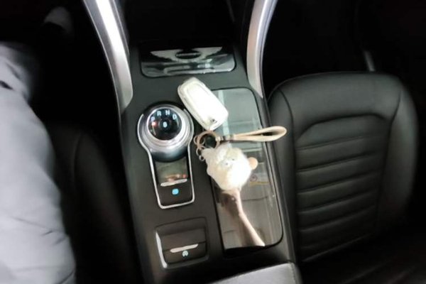 Ford Mondeo 2017, 48700 км, за 10616 USD - фото 16
