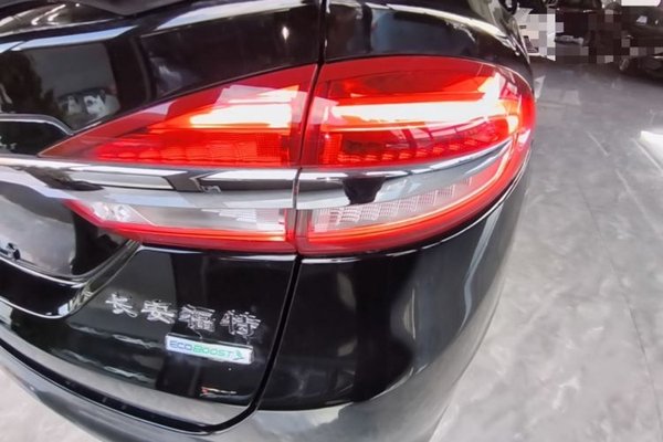 Ford Mondeo 2017, 48700 км, за 10616 USD - фото 9