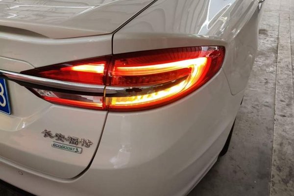 Ford Mondeo 2017, 99800 км, за 9232 USD - фото 9
