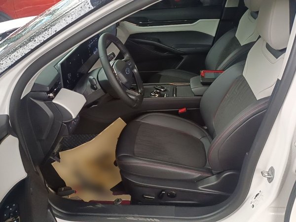 Ford Mondeo 2022, 57200 км, за 16414 USD - фото 18