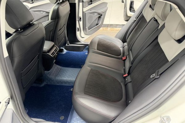 Ford Mondeo 2022, 60300 км, за 16739 USD - фото 31