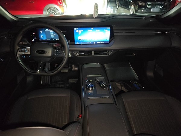 Ford Mondeo 2025, 17600 км, за 17580 USD - фото 12