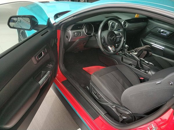 Ford Mustang 2019, 63400 км, за 24136 USD - фото 15