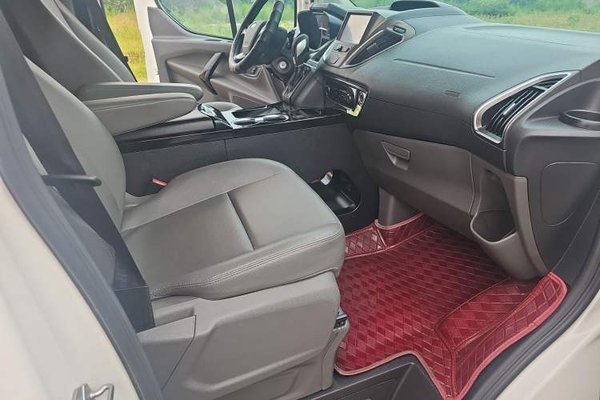 Ford Tourneo Custom 2020, 56800 км, за 17661 USD - фото 14