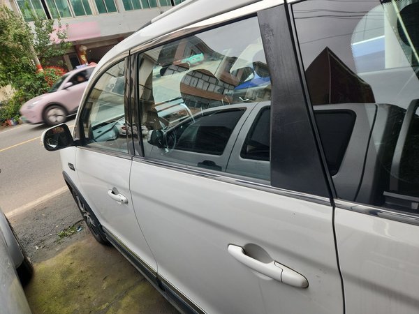 Forthing SX6 2016, 92100 км, за 3851 USD