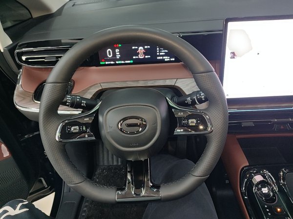 GAC Trumpchi E8 New Energy 2024, 28200 км, за 25211 USD - фото 14