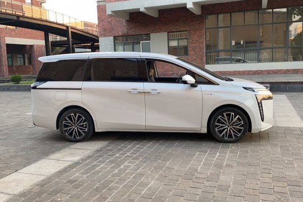 GAC Trumpchi E8 New Energy 2024, 48100 км, за 20633 USD