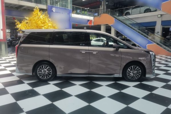 GAC Trumpchi M8 2023, 34800 км, за 26625 USD