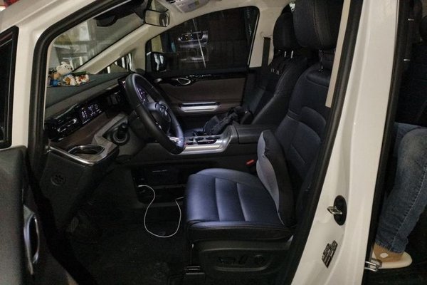 GAC Trumpchi Trumpchi E8 2024, 13500 км, за 20658 USD
