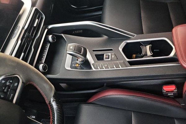 Geely Auto Coolray 2020, 56200 км, за 8031 USD - фото 13