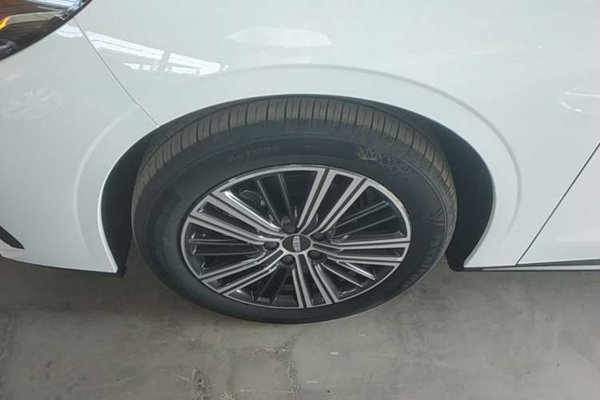 Geely Auto Emgrand 2026, 2600 км, за 11017 USD - фото 8