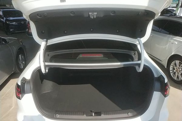 Geely Auto Emgrand 2026, 2600 км, за 11017 USD - фото 22