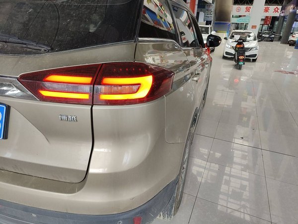 Geely Emgrand X7 Sport 2018, 126500 км, за 5605 USD - фото 8