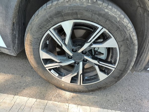 Geely Auto FX11 2025, 15400 км, за 14158 USD
