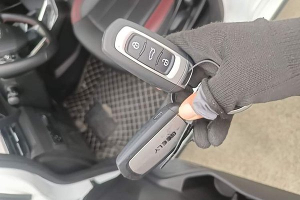 Geely Auto Vision X3 2021, 27100 км, за 7135 USD - фото 23
