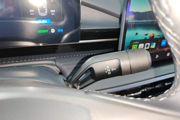 Geely Galaxy E5 2026, 100 км, за 14942 USD - фото 16