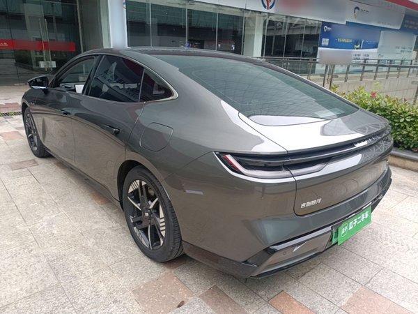 Geely Galaxy E8 2024, 14400 км, за 16297 USD