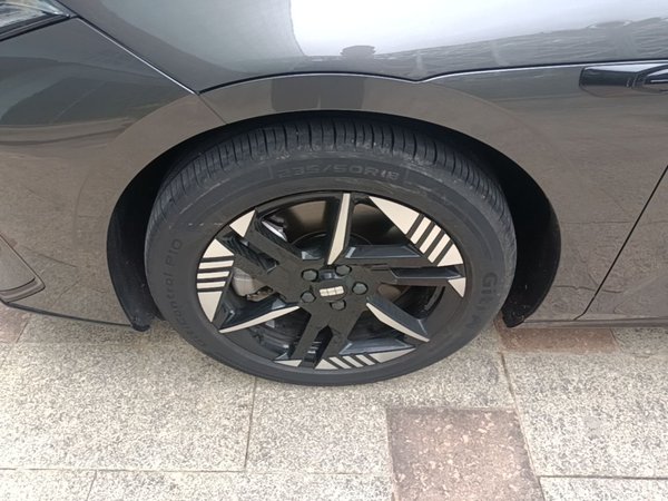 Geely Galaxy E8 2024, 14400 км, за 16297 USD - фото 8